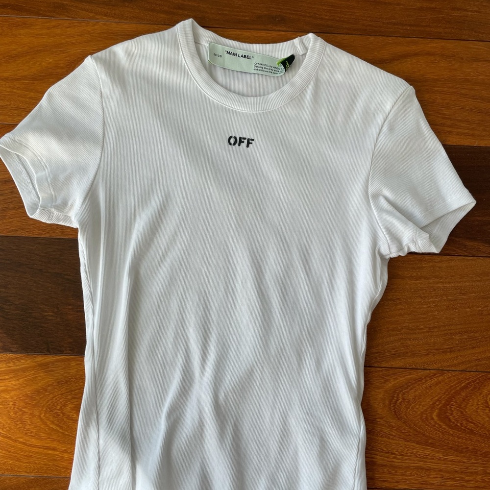 OFF-WHITE fitted T shirt. SOLD out as SMALL